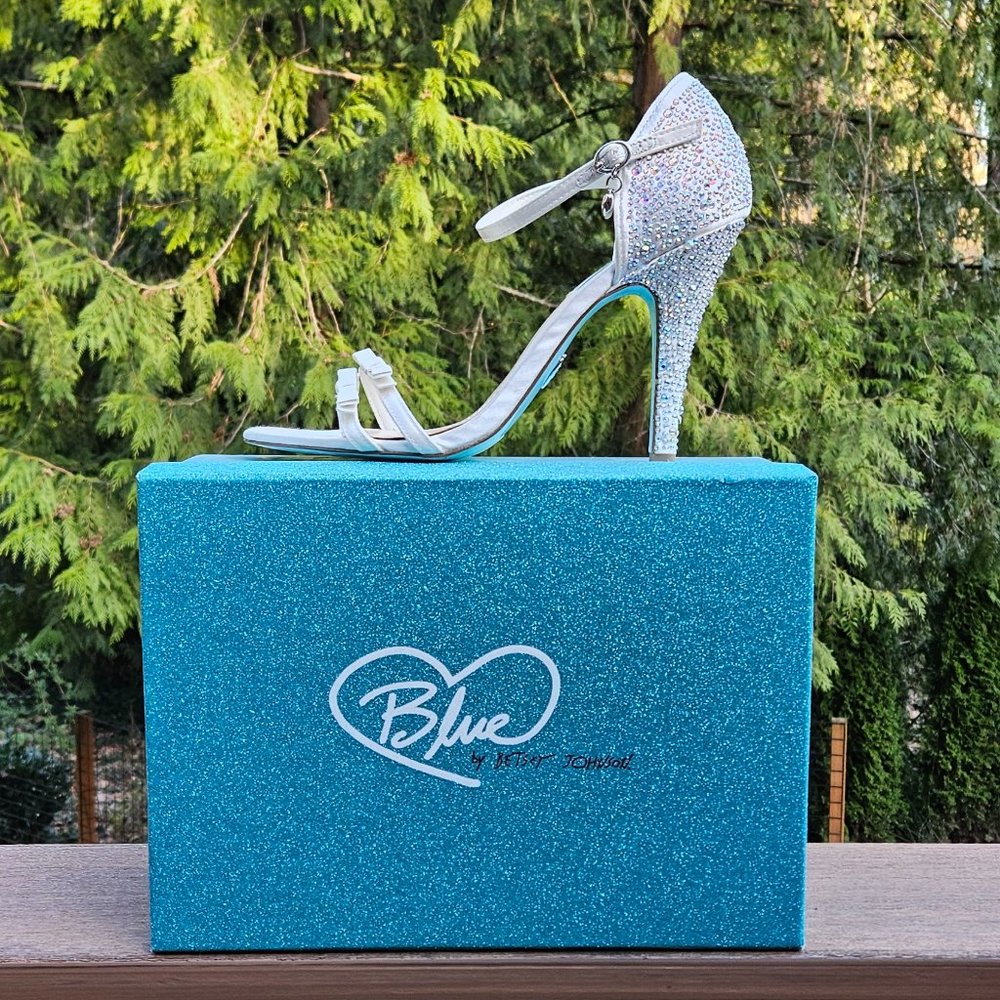Blue by Betsey Johnson SB-BOW Ivory Satin shoes Womens Size 10